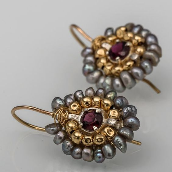 Boucles d'oreilles vintage en or et pierre grise