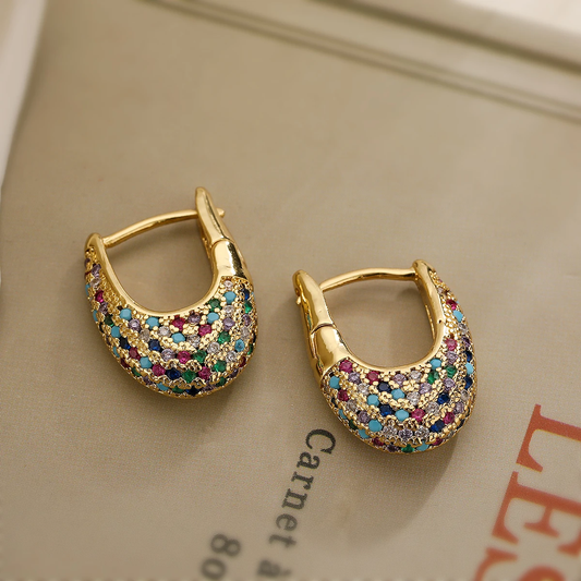 Boucles d'oreilles élégantes et colorées avec des cristaux incrustés