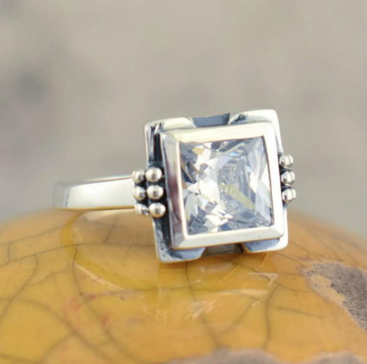 Bague en Verre Carrée avec Incrustation