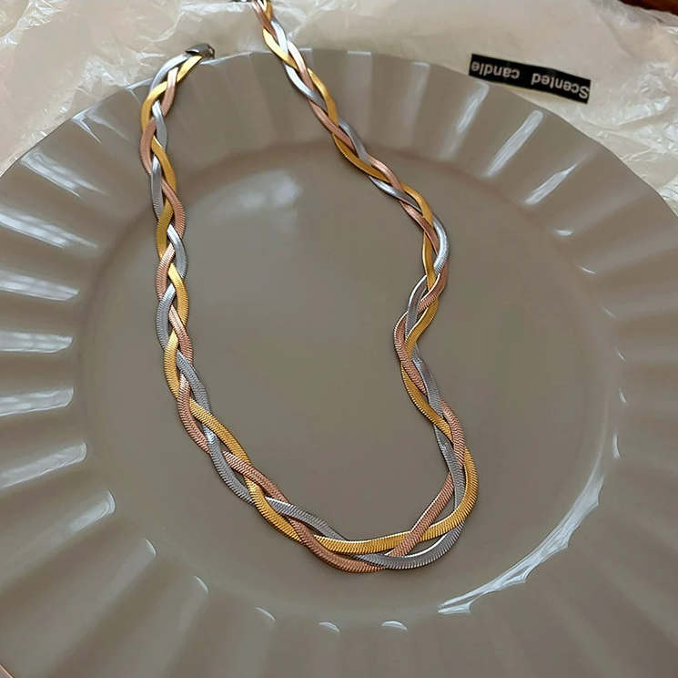 Collier élégant en or et en argent