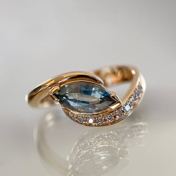 Bague en Cristal Bleu Brillant Vintage