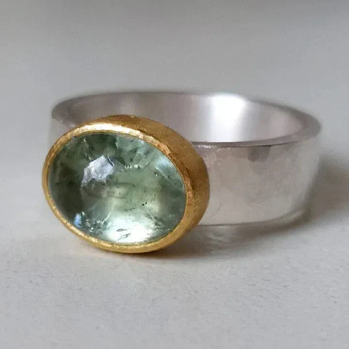 Bague verte avec pierre arrondie, Vintage