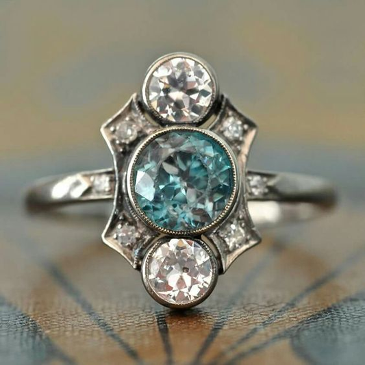Bague avec des cristaux bleus et blancs en argent vintage