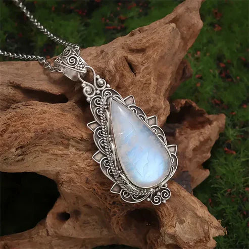 Collier Pendentif en Pierre de Lune Antique