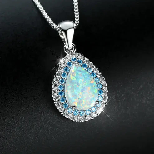 Collier Pailleté en Opale Bleue Élégante