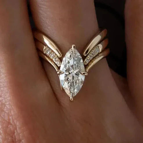 Bague en Or à Couronne Tombante