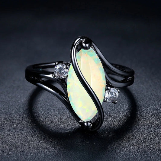 Bague Vintage en Argent Noir avec Opale et Accent en Cristal