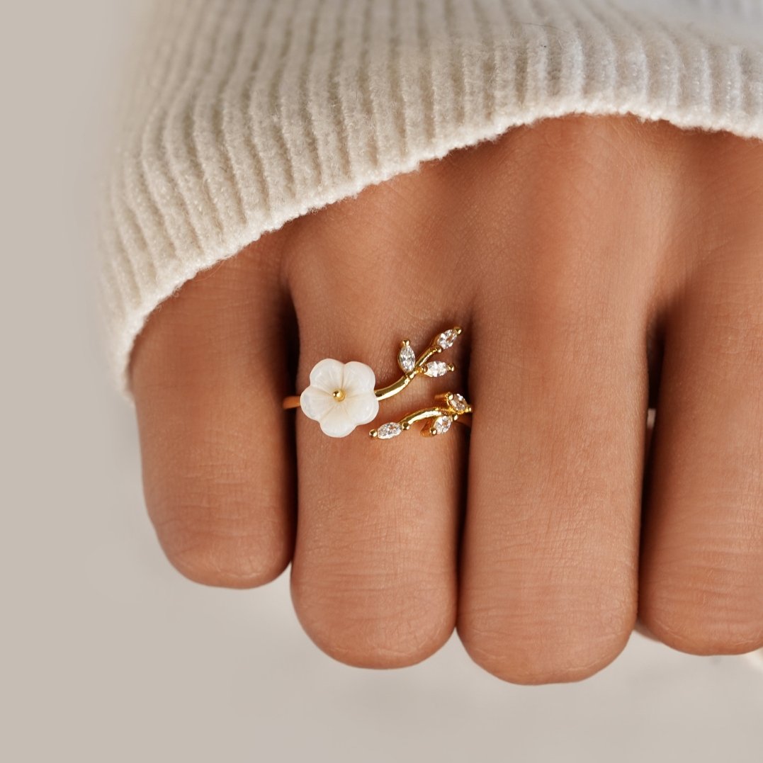 Bague Ouverte en Or avec Motif Floral et Feuilles