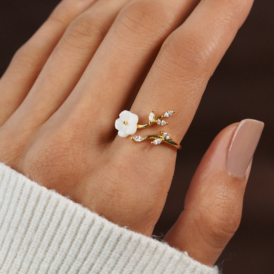 Bague Ouverte en Or avec Motif Floral et Feuilles